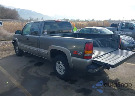 2000 Chevrolet Silverado 1500 Ls z USA, uszkodzony, nr VIN 2GCEK19T4Y1271307